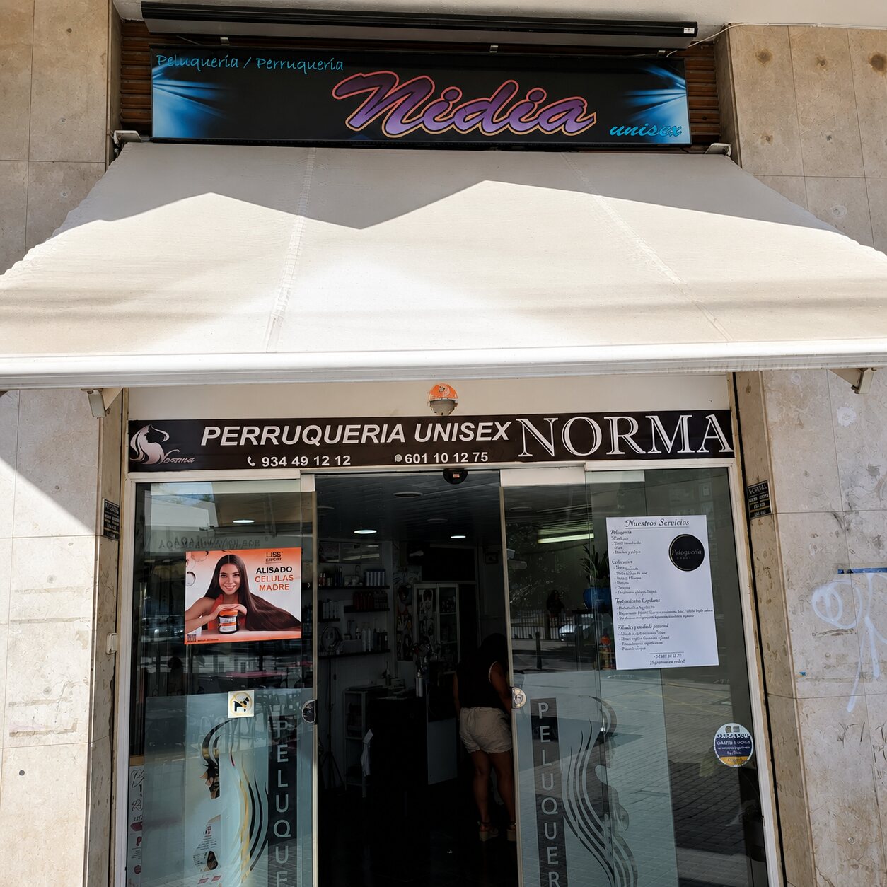 Storefront of Peluquería Norma, in Barcelona